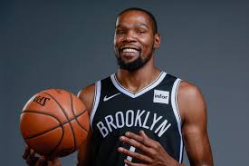 Durant participa en nuevas formas de competencia.